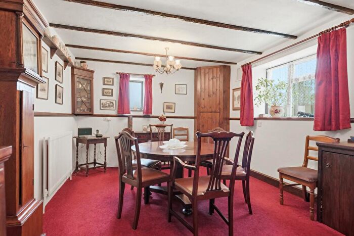 4 Bedroom Detached House For Sale In Valley Road, Harmans Cross, BH19 - Photo 7