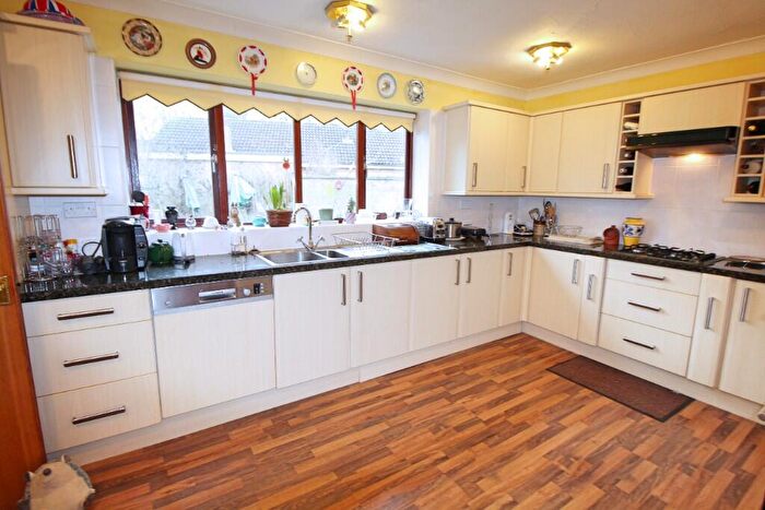 4 Bedroom Detached Bungalow For Sale In St. Peters Drive, Chatteris, Cambridgeshire, PE16 - Photo 2