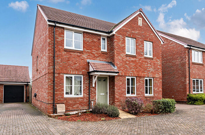 4 Bedroom Detached House For Sale In Baddesley Close, North Baddesley, Southampton, Hampshire, SO52
