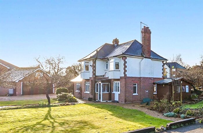 4 Bedroom Detached House For Sale In Lovedean Lane, Lovedean, PO8