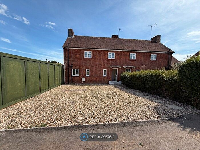 3 Bedroom Semi-detached House To Rent In Ilbury Close, Reading, RG2