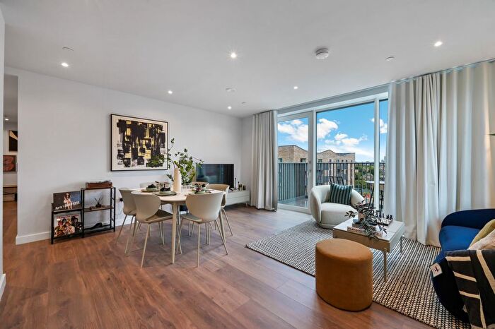 3 Bedroom Flat To Rent In Uncle Deptford, Henry Street, London, SE8