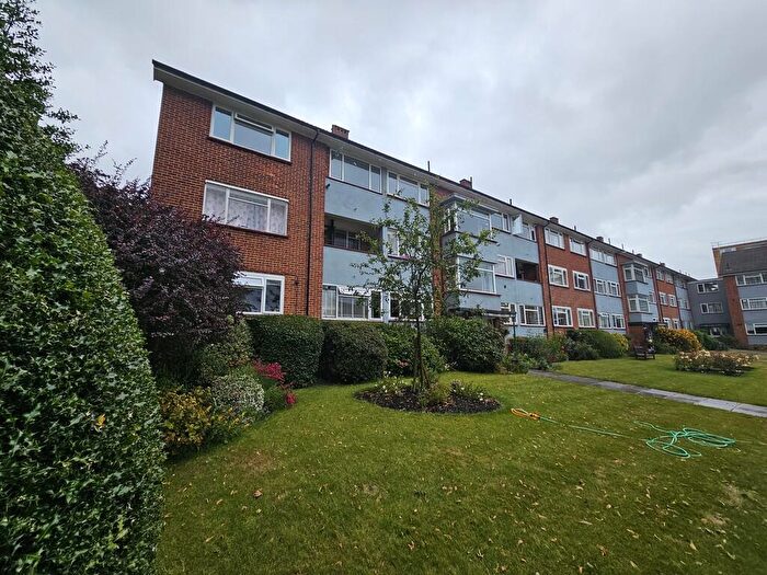 2 Bedroom Flat To Rent In Dove Park, Pinner, HA5