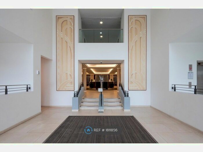 3 Bedroom Flat To Rent In Hounslow, London, TW8