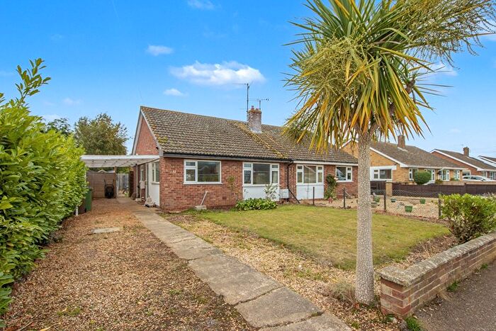 2 Bedroom Semi-detached Bungalow For Sale In Queen Elizabeth Drive, Dersingham, PE31
