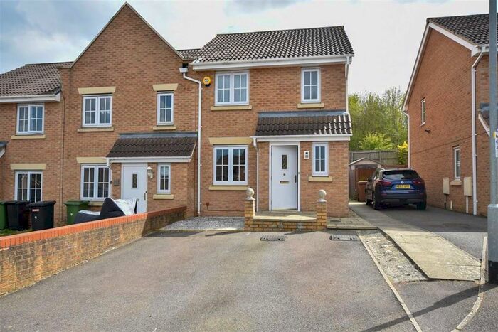 3 Bedroom Semi-Detached House To Rent In Alken Close, Wellingborough, NN8