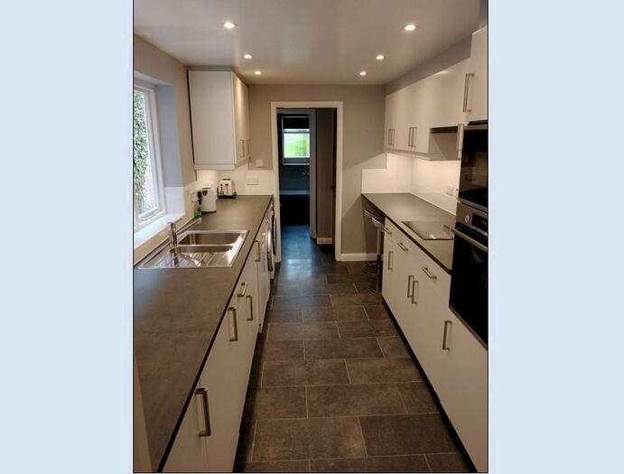 4 Bedroom Terraced House To Rent In Donnington Road, Reading, Berkshire, RG1