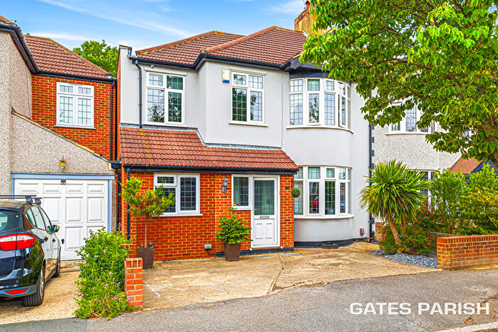 5 Bedroom Semi-Detached House For Sale In Hyland Close, Hornchurch, RM11
