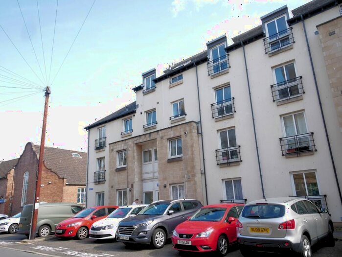 2 Bedroom Flat To Rent In Waverley Park, Abbeyhill, Edinburgh, EH8