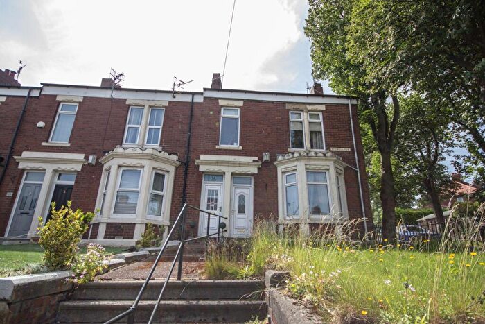 3 Bedroom Flat For Sale In Stowell Terrace, Gateshead, Tyne And Wear, NE10