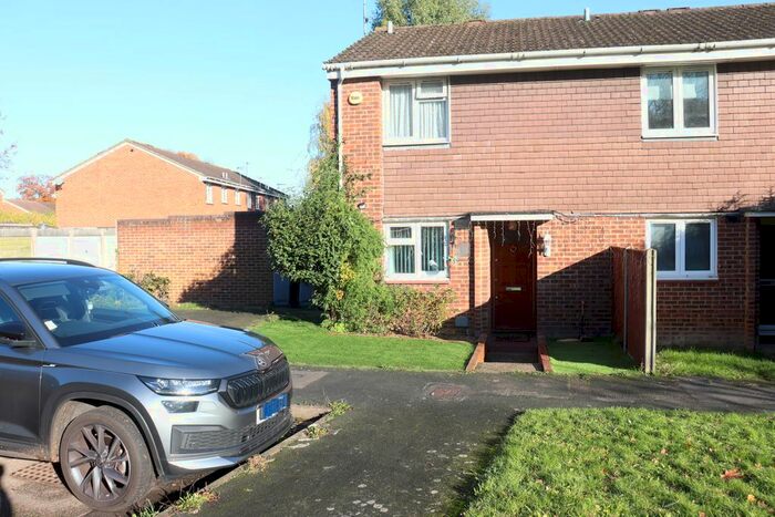 3 Bedroom End Of Terrace House To Rent In Kenton Way, Woking, GU21