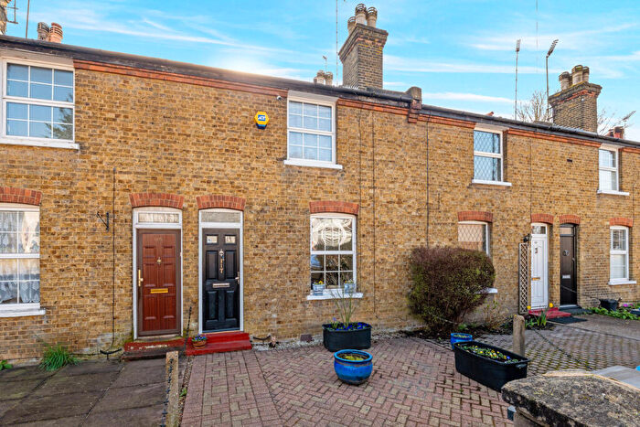 2 Bedroom Terraced House For Sale In Chipstead Valley Road, Coulsdon, CR5