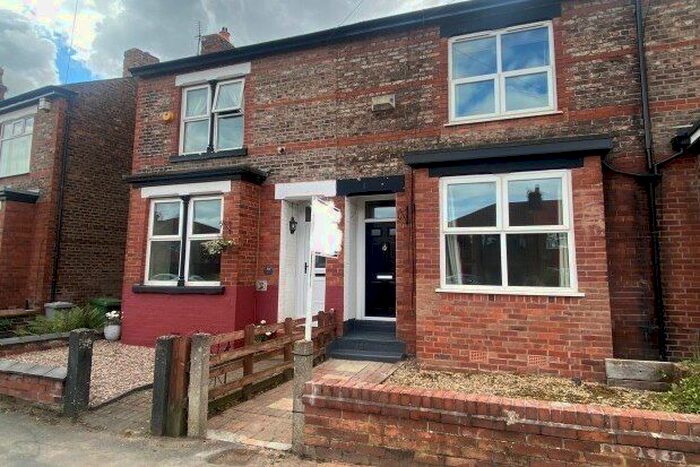 2 Bedroom Property To Rent In Sinderland Road, Altrincham, WA14