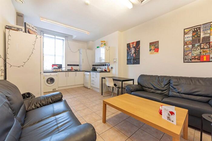 4 Bedroom Apartment To Rent In £pppw - Clayton Street West, City Centre, Newcastle Upon Tyne, NE1