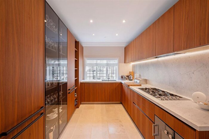 2 Bedroom Flat For Sale In Walton Street, Knightsbridge, SW3