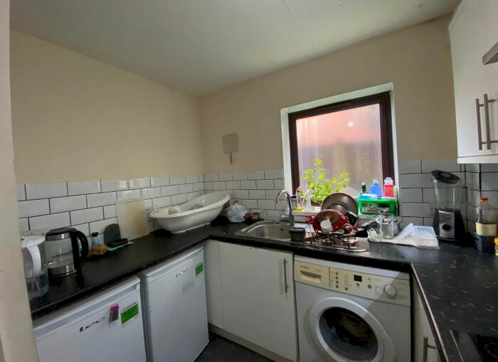 1 Bedroom Flat To Rent In Marchside Close, Hounslow, TW5