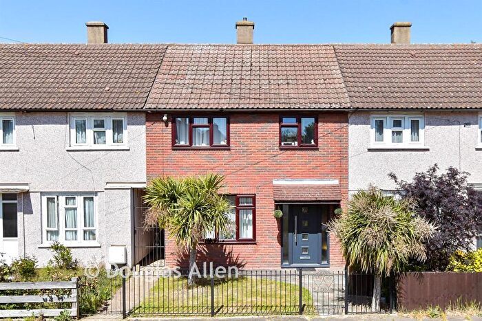 3 Bedroom Terraced House For Sale In Annalee Road, South Ockendon, Essex, RM15