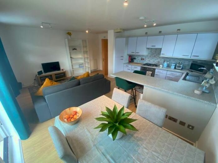 2 Bedroom Flat To Rent In Albion Gardens, Edinburgh, EH7