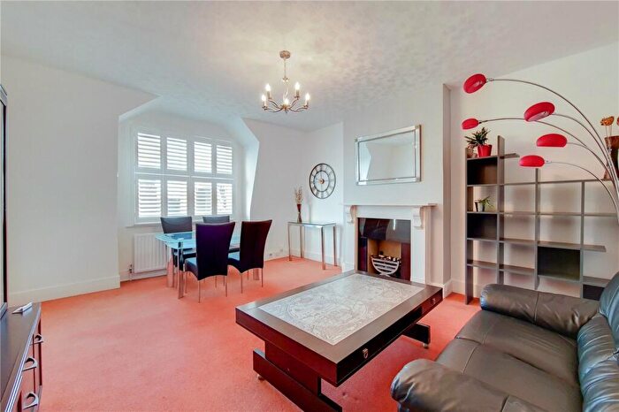 2 Bedroom Apartment To Rent In Whitehall Park, London, N19