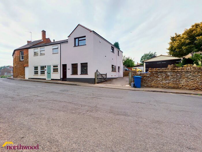 2 Bedroom End Of Terrace House To Rent In High Street, Hook Norton, OX15