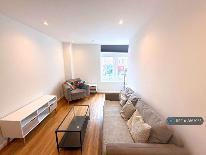 2 Bedroom Flat To Rent In Adair House, Epsom, KT19