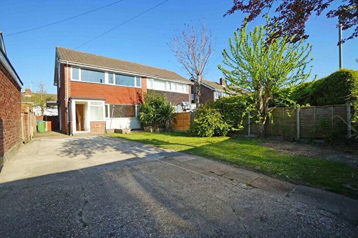 3 Bedroom Semi-Detached House To Rent In Lasham Walk, Fareham, PO14