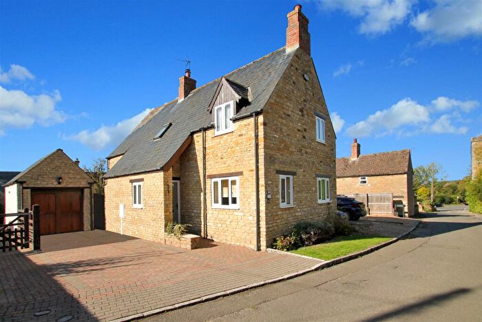 3 Bedroom Detached House For Sale In Back Lane, Brigstock, NN14