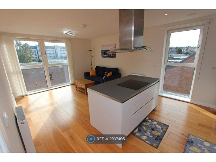 2 Bedroom Flat To Rent In Mcdonald Road, Edinburgh, EH7