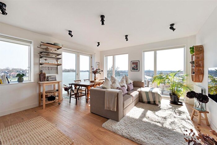 1 Bedroom Flat For Sale In Picture House Mews, Walthamstow, E17