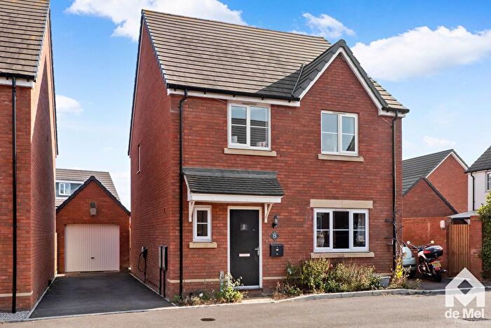 4 Bedroom Detached House For Sale In Court Farm Close, Tewkesbury, GL20