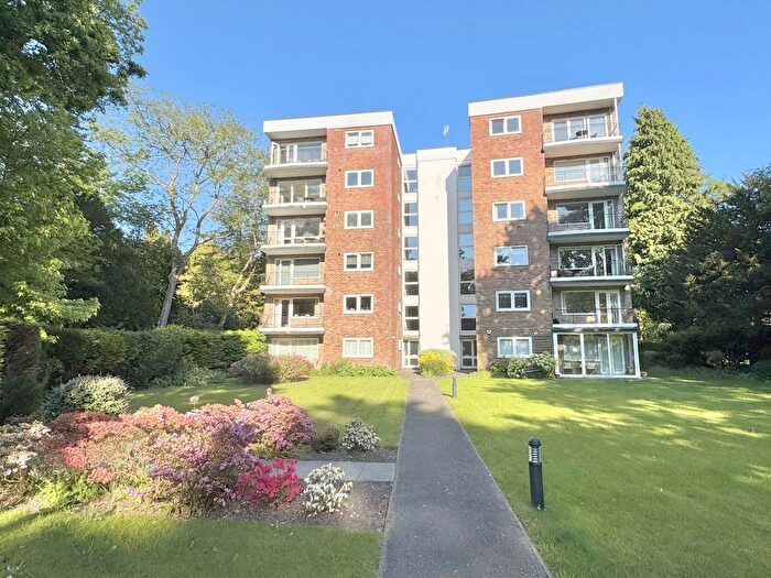 2 Bedroom Flat For Sale In The Avenue, Branksome Park, Poole, BH13