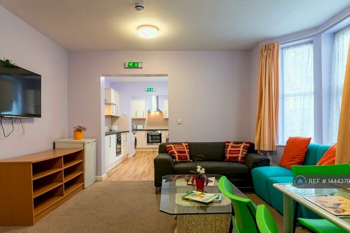 7 Bedroom Semi-Detached House To Rent In Hughenden Road, High Wycombe, HP13