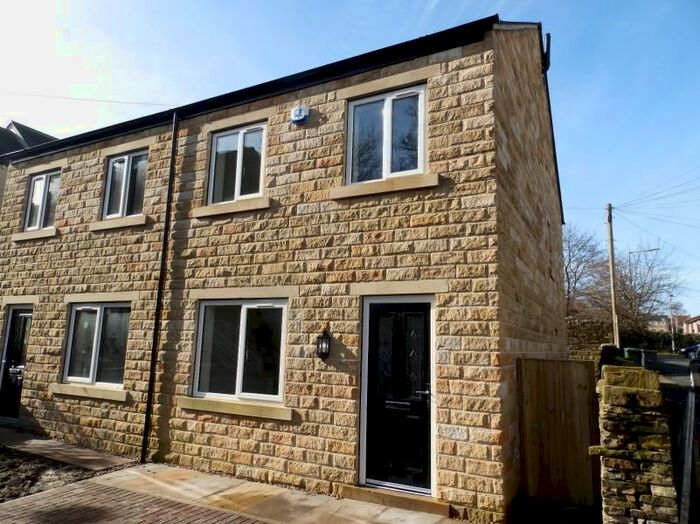 4 Bedroom Semi-Detached House To Rent In Hollings Street, Cottingley, BD16