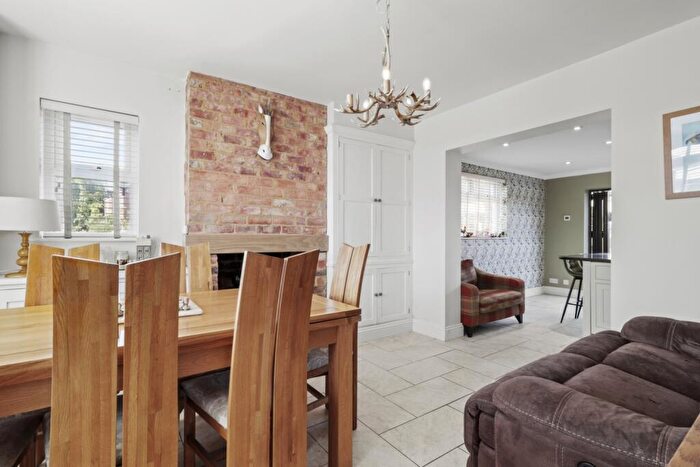 4 Bedroom Detached House For Sale In Thrapston Road, Finedon, Wellingborough, NN9