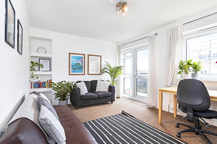 2 Bedroom Flat For Sale In St. Saviours Estate, London, SE1