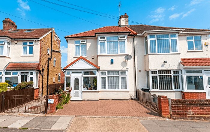 4 Bedroom Semi Detached House For Sale In Cranbrook Road, Hounslow, TW4