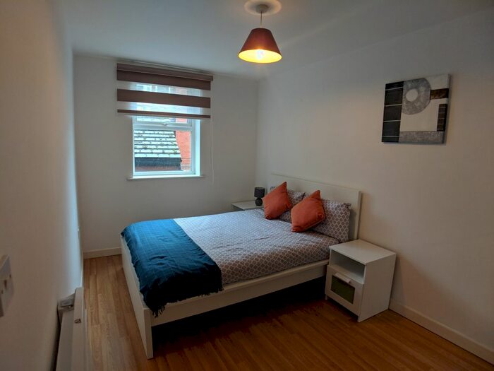 2 Bedroom Flat To Rent In Barlow Moor Road, Didsbury, Manchester, M20