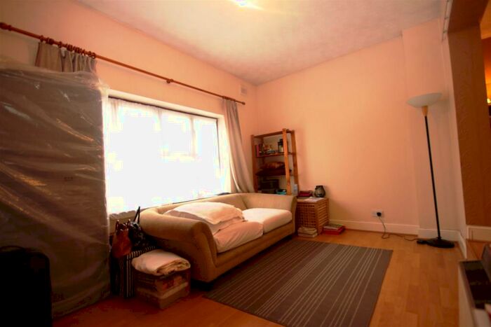 1 Bedroom Apartment To Rent In Buckingham Road, Harlesden, NW10