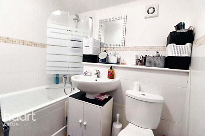 1 Bedroom Apartment For Sale In Hastings Street, Luton, LU1