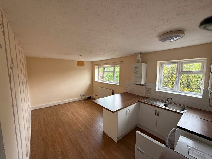 1 Bedroom Flat To Rent In Wood Court, Worplesdon Road, Guildford, Surrey, GU2