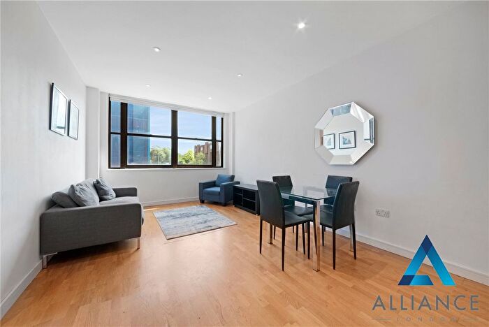 2 Bedroom Flat To Rent In Eastern Road, Romford, RM1