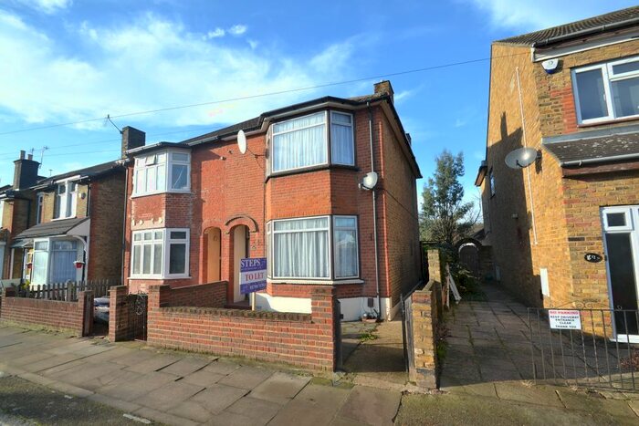 3 Bedroom Semi-Detached House To Rent In Palm Road, Romford RM7