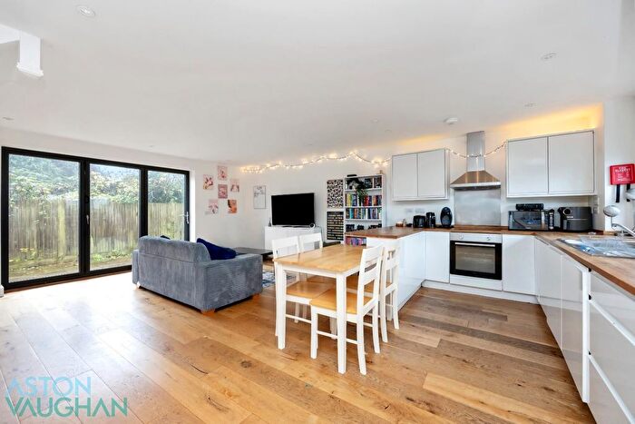3 Bedroom End Of Terrace House To Rent In Woodbourne Avenue, Brighton, BN1