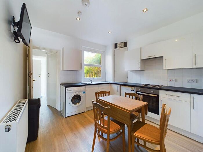 3 Bedroom Flat To Rent In Totland Road, Brighton, East Sussex, BN2