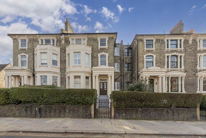 3 Bedroom Flat To Rent In Tollington Park, London, N4