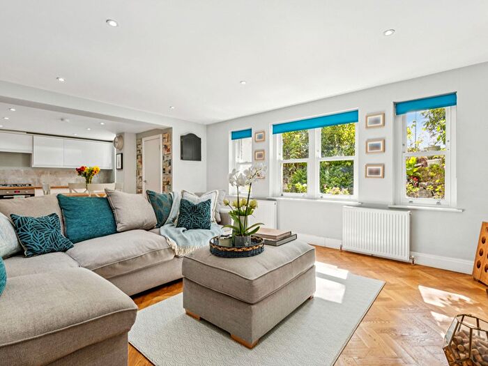 2 Bedroom Flat For Sale In Streatham Common North, London, SW16