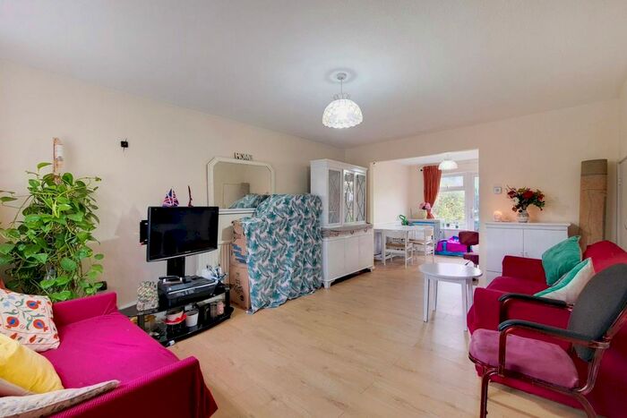 3 Bedroom Semi-Detached House To Rent In Carshalton Road, Sutton, SM1