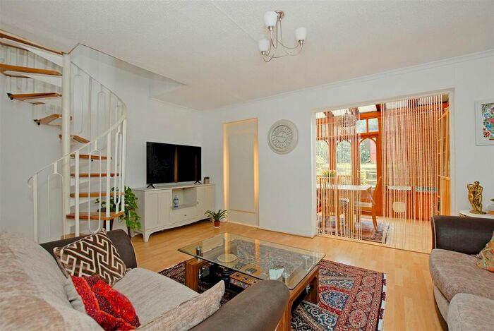 2 Bedroom Semi-Detached House To Rent In Ryeland Close, West Drayton, UB7