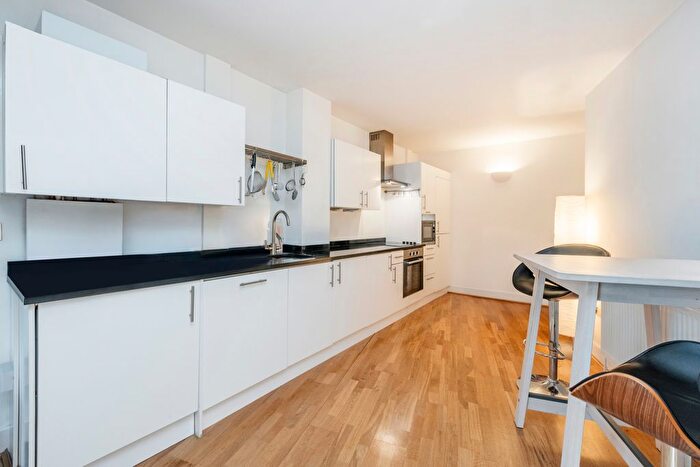 1 Bedroom Flat To Rent In Goswell Road, Angel, EC1V