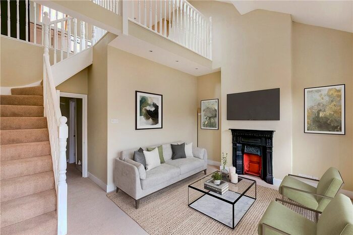 2 Bedroom Flat To Rent In Rowallan Road, Fulham, SW6